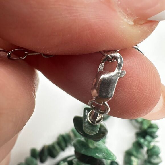 Vintage aventurine chip bead necklace with sterling silver hardware - Picture 4 of 9